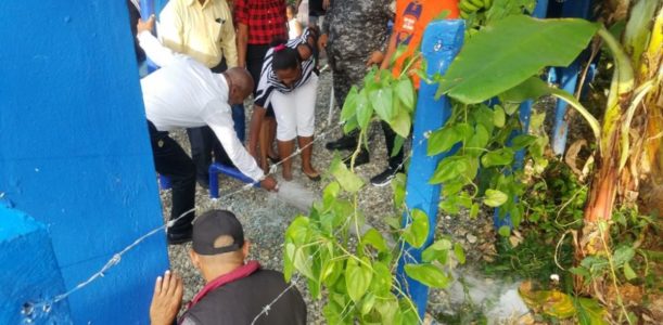Agua y saneamiento en un batey, República Dominicana