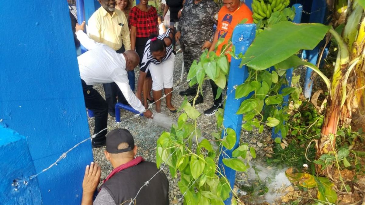 Agua y saneamiento en un batey, República Dominicana