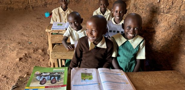 Fundación Kirira – Promoción de la higiene menstrual y el saneamiento seguro en kenia