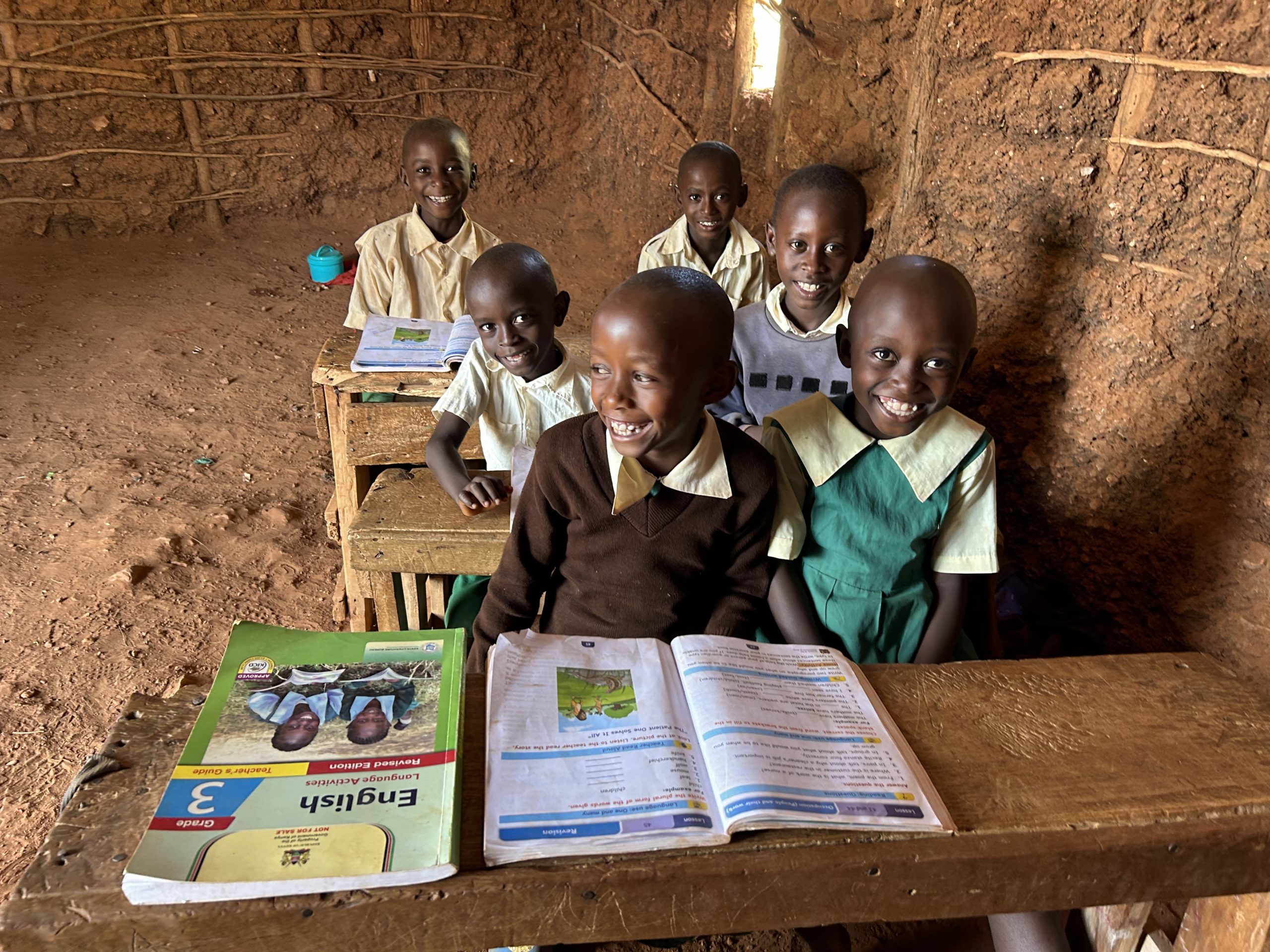 Fundación Kirira – Promoción de la higiene menstrual y el saneamiento seguro en kenia